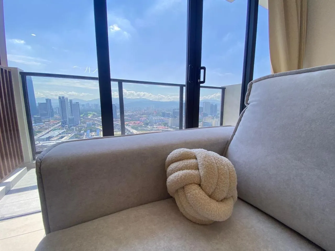 Apartment 3R2B Chan Sow Lin Trion 2 - 8 Pax Kuala Lumpur