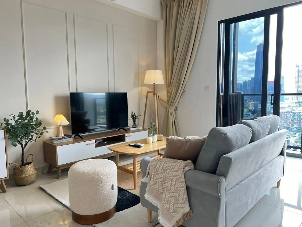 Apartment 3R2B Chan Sow Lin Trion 2 - 8 Pax Kuala Lumpur